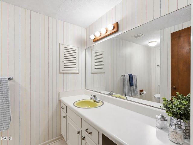 706 Queensferry Road, Cary, NC 27511