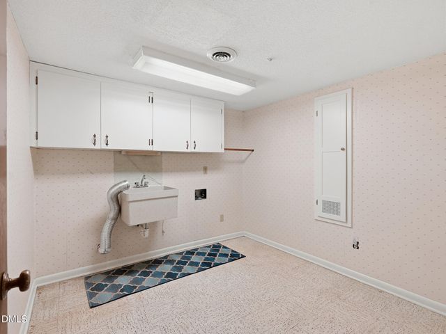 706 Queensferry Road, Cary, NC 27511