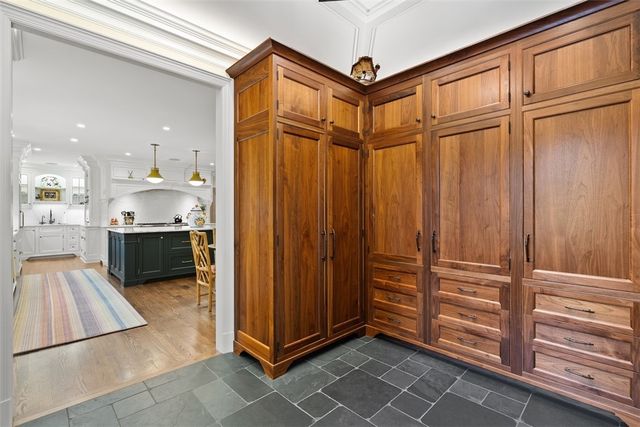 516 Irwin Dr, Edgeworth, PA 15143