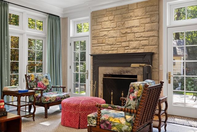 516 Irwin Dr, Edgeworth, PA 15143