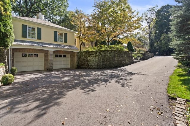 516 Irwin Dr, Edgeworth, PA 15143