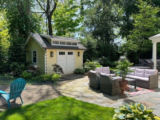 516 Irwin Dr, Edgeworth, PA 15143