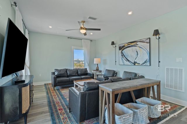 636 W 1st Avenue, Gulf Shores, AL 36542