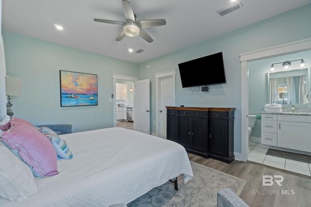 636 W 1st Avenue, Gulf Shores, AL 36542