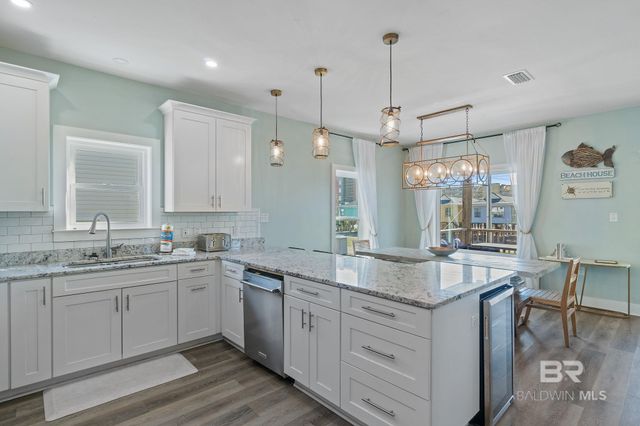 636 W 1st Avenue, Gulf Shores, AL 36542