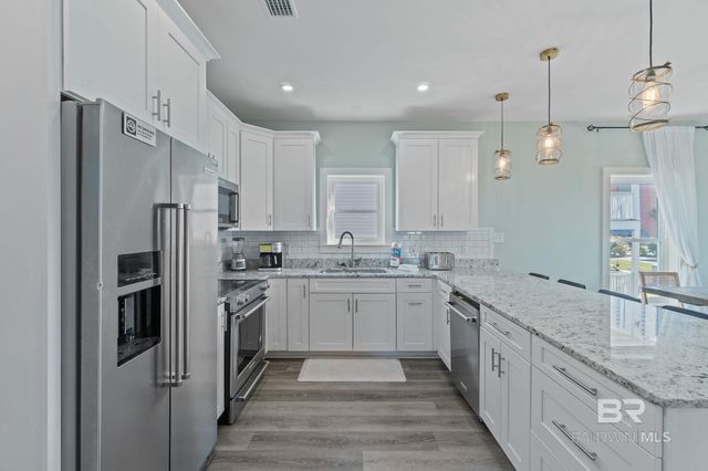 636 W 1st Avenue, Gulf Shores, AL 36542