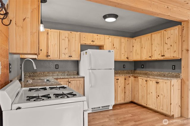 56 Ruby Two Moons Road, Tonasket, WA 98855