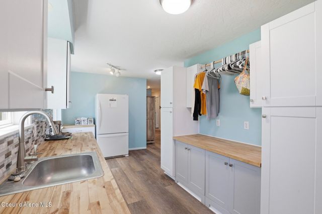 21381 N Thatcher CT, Rathdrum, ID 83858