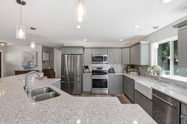 21381 N Thatcher CT, Rathdrum, ID 83858