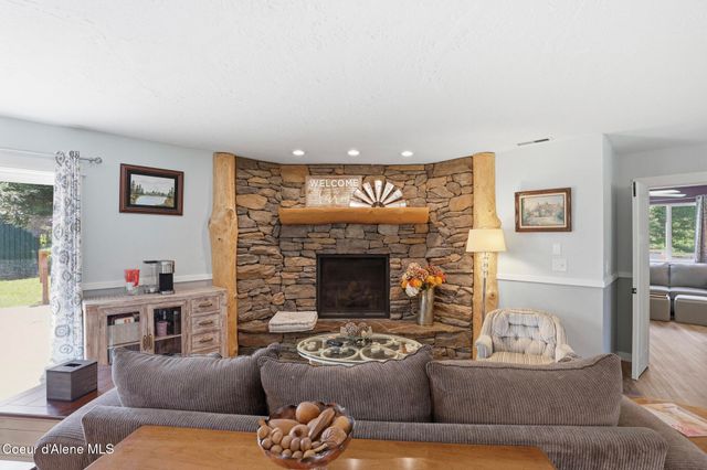 21381 N Thatcher CT, Rathdrum, ID 83858