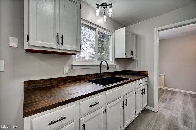 10645 Wilma Avenue NE, Alliance, OH 44601