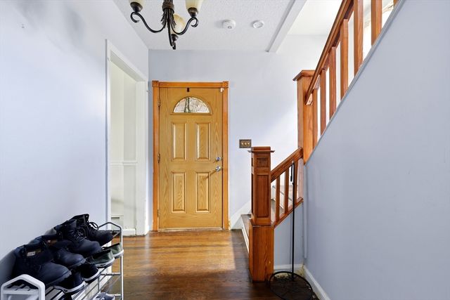 12 Angelo St, Springfield, MA 01119