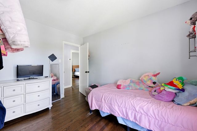 12 Angelo St, Springfield, MA 01119