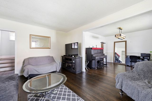 12 Angelo St, Springfield, MA 01119