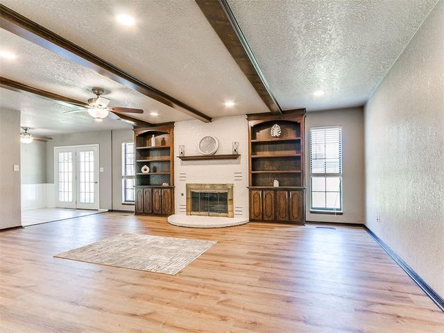 23 Crown Point, Shawnee, OK 74804