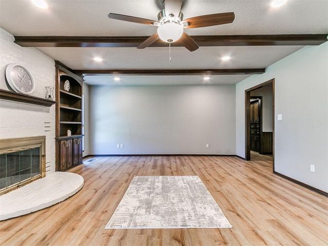 23 Crown Point, Shawnee, OK 74804