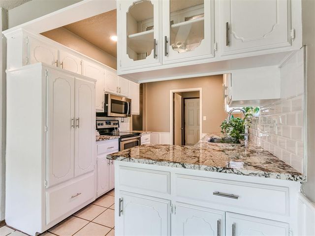 23 Crown Point, Shawnee, OK 74804