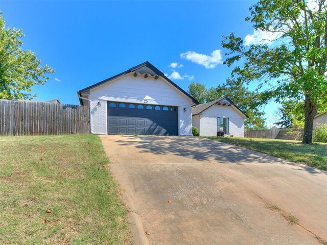 23 Crown Point, Shawnee, OK 74804