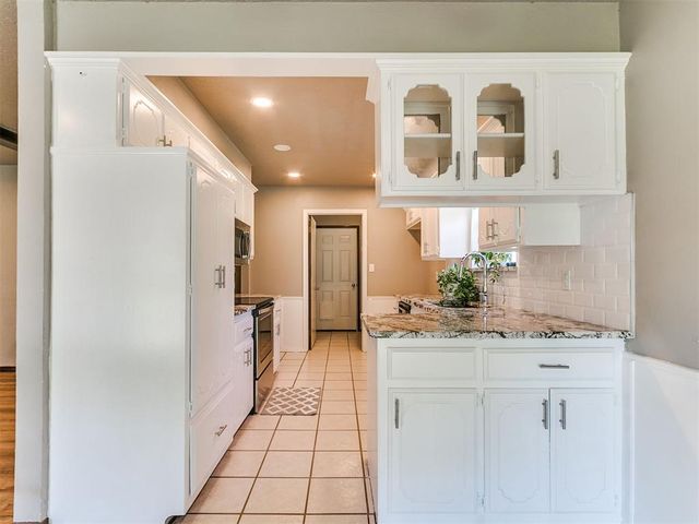 23 Crown Point, Shawnee, OK 74804