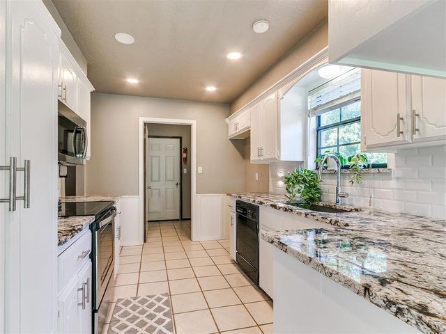 23 Crown Point, Shawnee, OK 74804