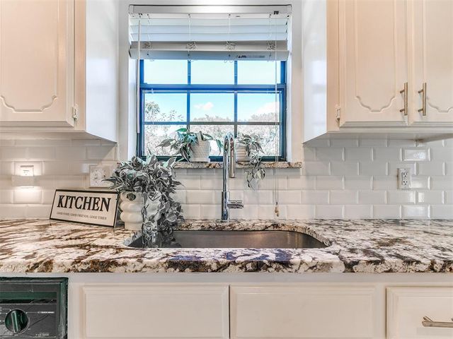 23 Crown Point, Shawnee, OK 74804