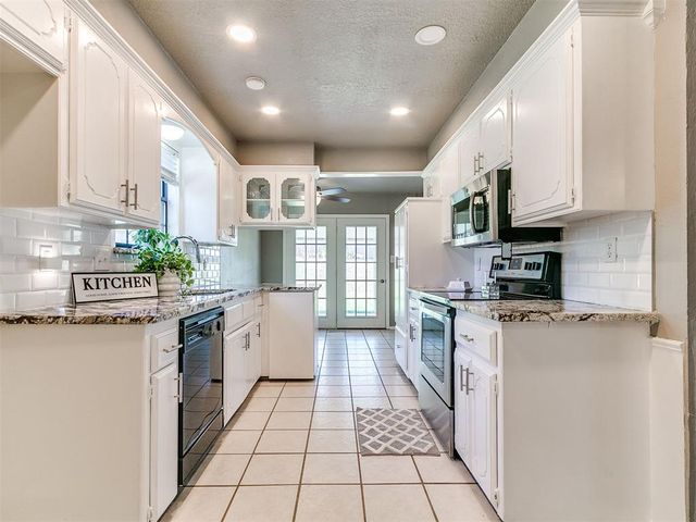 23 Crown Point, Shawnee, OK 74804