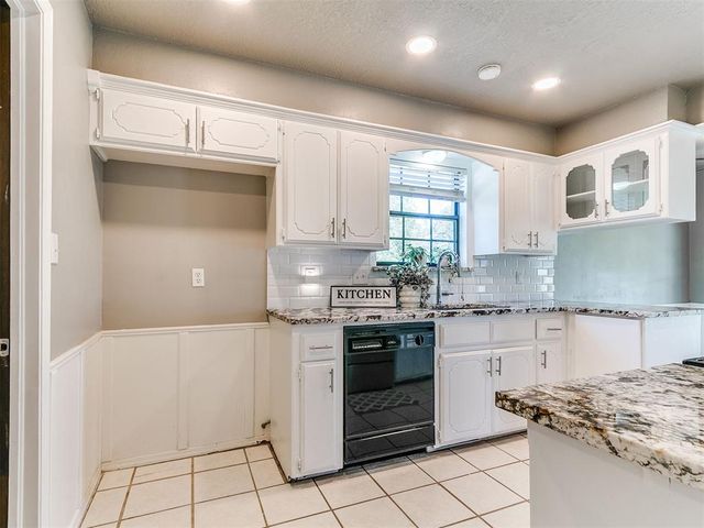 23 Crown Point, Shawnee, OK 74804