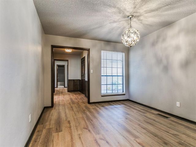 23 Crown Point, Shawnee, OK 74804
