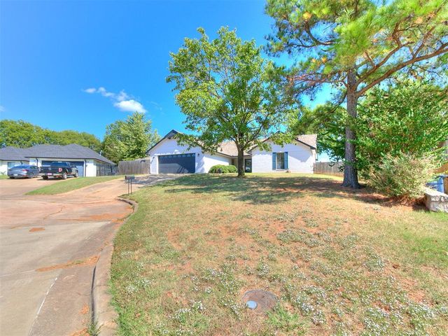 23 Crown Point, Shawnee, OK 74804