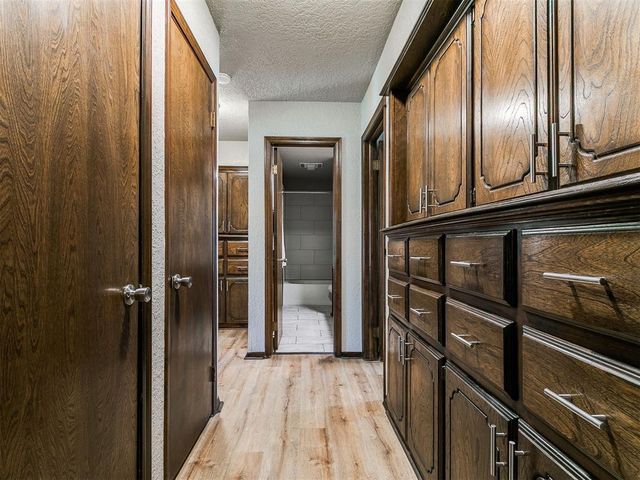 23 Crown Point, Shawnee, OK 74804