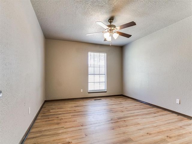 23 Crown Point, Shawnee, OK 74804