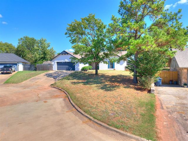 23 Crown Point, Shawnee, OK 74804