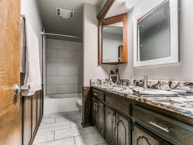 23 Crown Point, Shawnee, OK 74804
