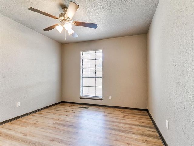 23 Crown Point, Shawnee, OK 74804
