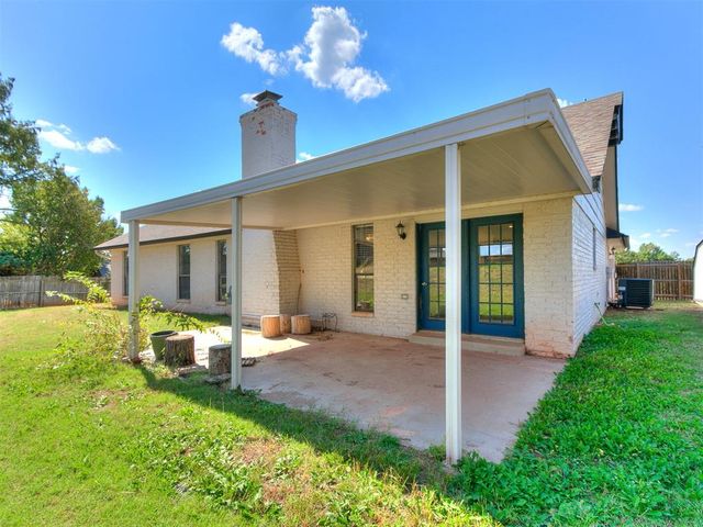 23 Crown Point, Shawnee, OK 74804