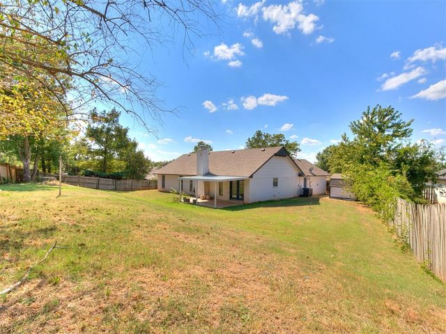 23 Crown Point, Shawnee, OK 74804