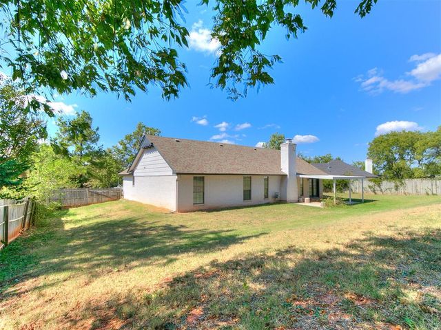 23 Crown Point, Shawnee, OK 74804