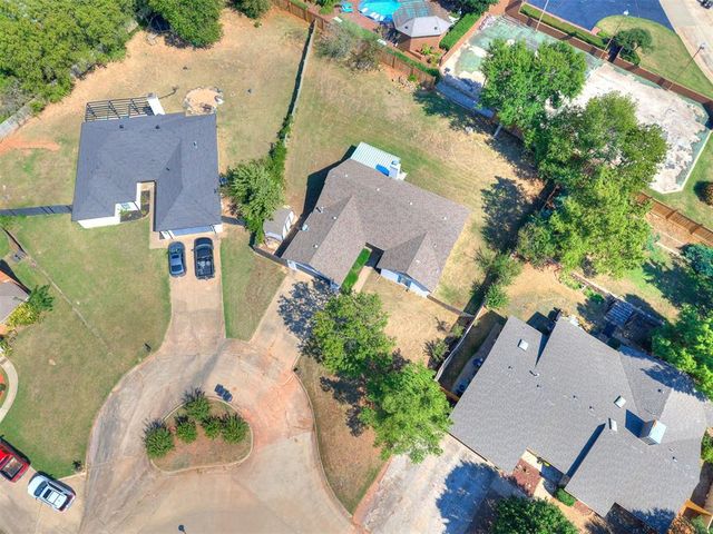 23 Crown Point, Shawnee, OK 74804