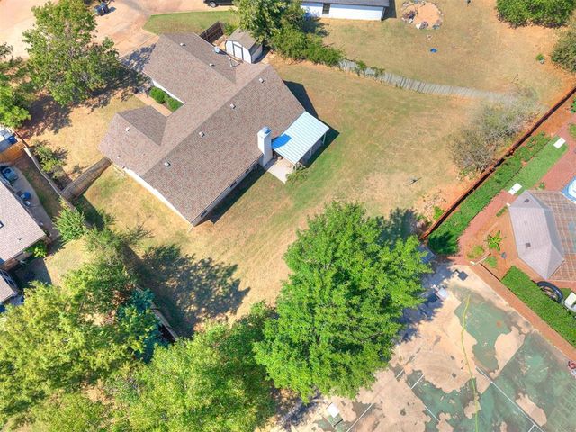 23 Crown Point, Shawnee, OK 74804