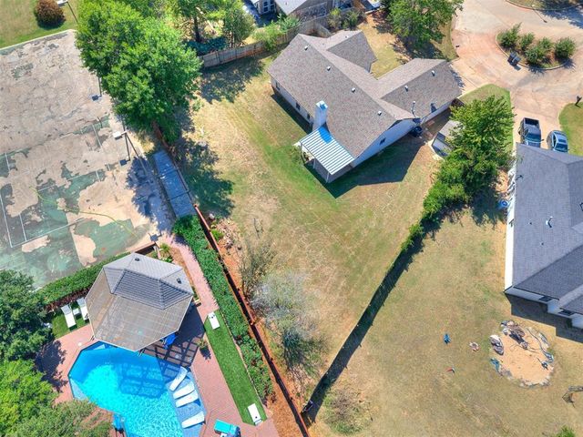 23 Crown Point, Shawnee, OK 74804