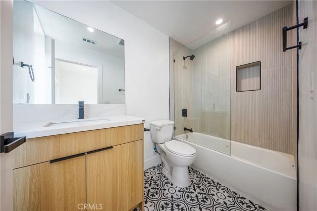 1063 S Corning Street, Los Angeles, CA 90035
