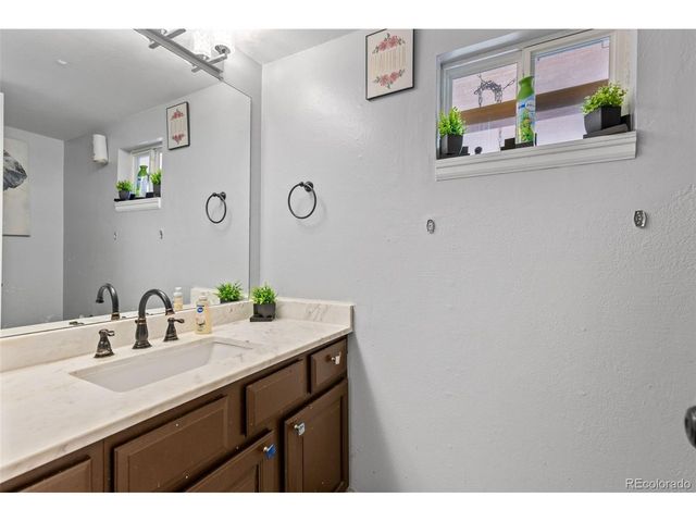 1413 S Kittredge St, Aurora, CO 80017