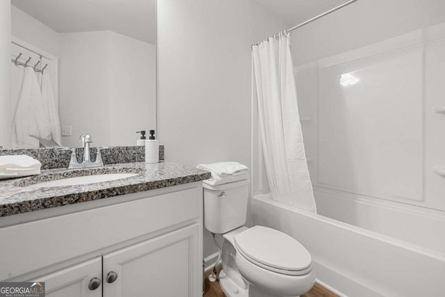 925 Lakehaven Lane, Loganville, GA 30052