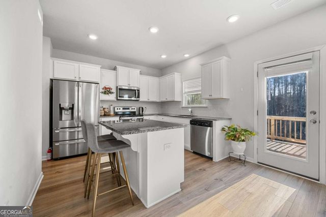 925 Lakehaven Lane, Loganville, GA 30052