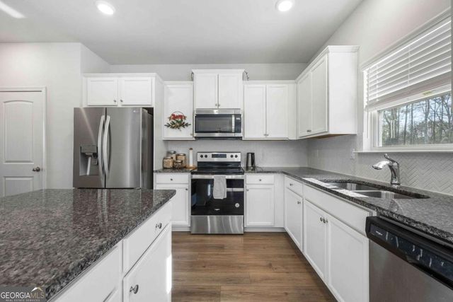 925 Lakehaven Lane, Loganville, GA 30052