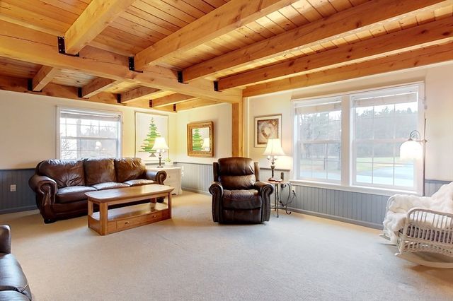 31 Heald St, Pepperell, MA 01463