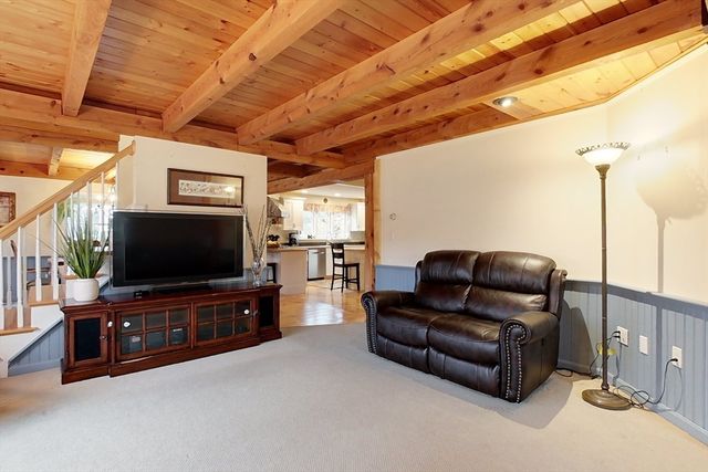 31 Heald St, Pepperell, MA 01463