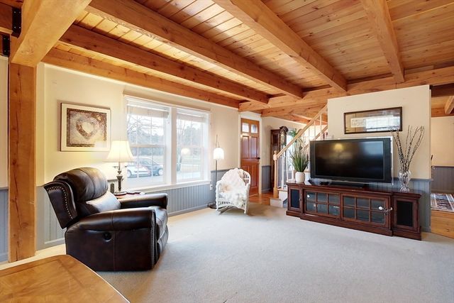 31 Heald St, Pepperell, MA 01463