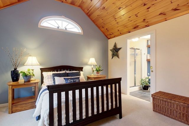 31 Heald St, Pepperell, MA 01463