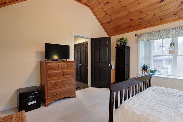 31 Heald St, Pepperell, MA 01463